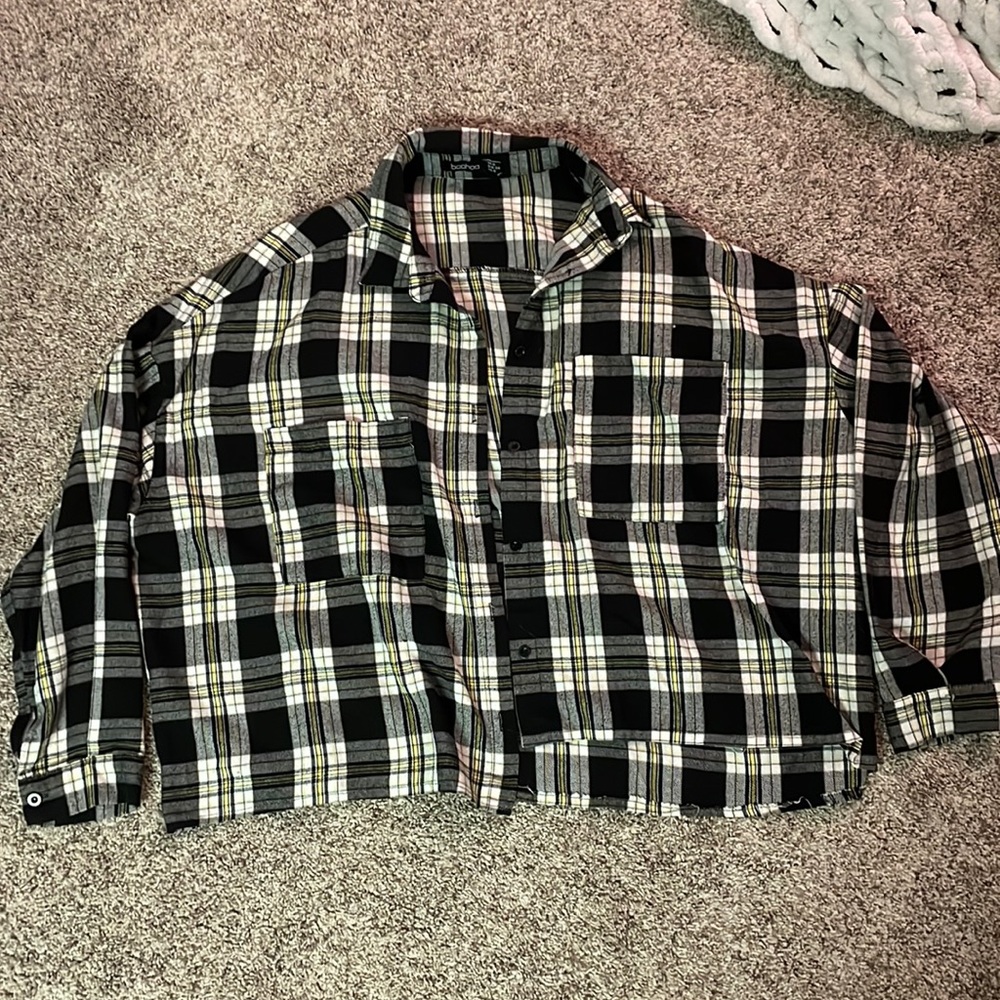 Boohoo size 4 cropped flannel